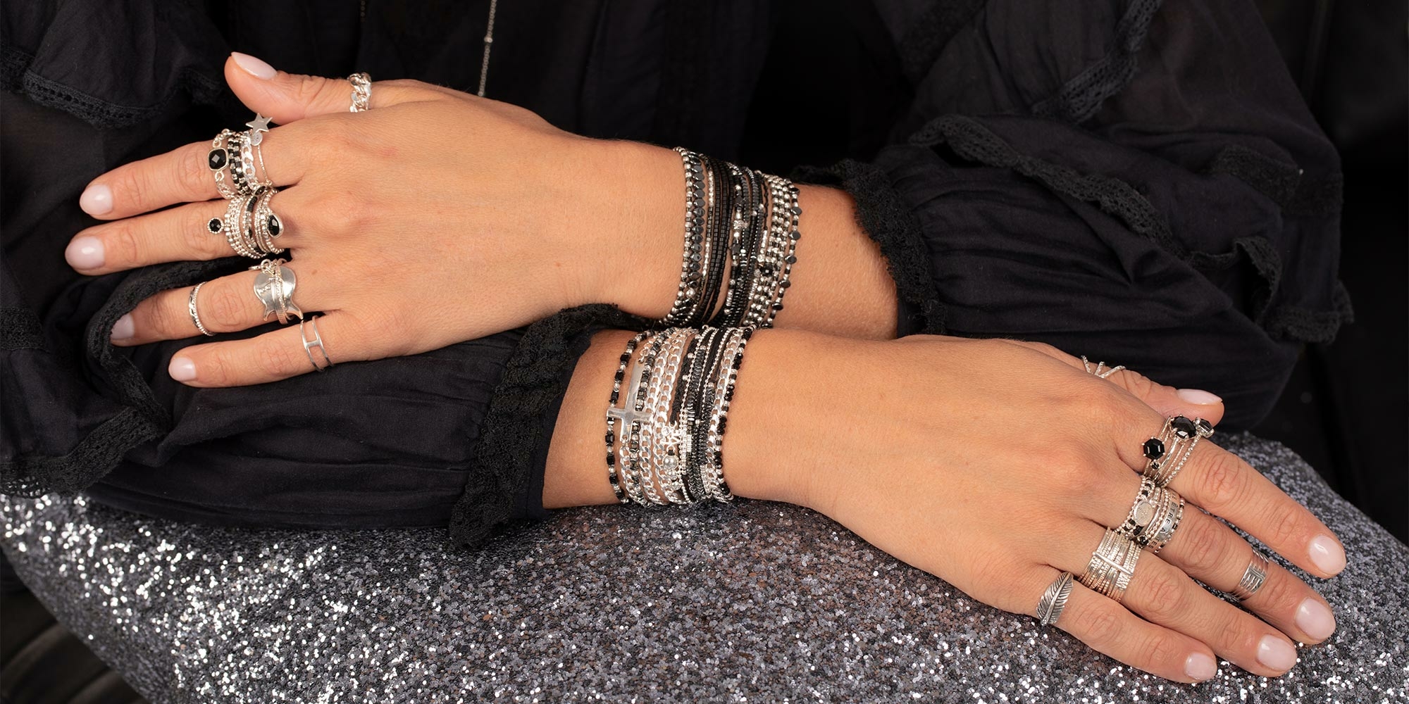 Bracelets-argent-perles-noires